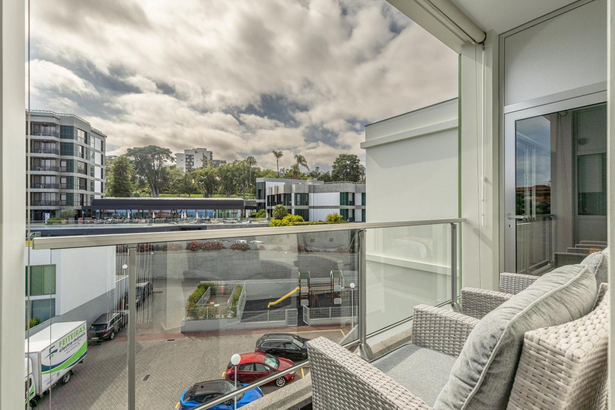 Vista Savoy By Rmz Apartment ฟุงชาล ภายนอก รูปภาพ